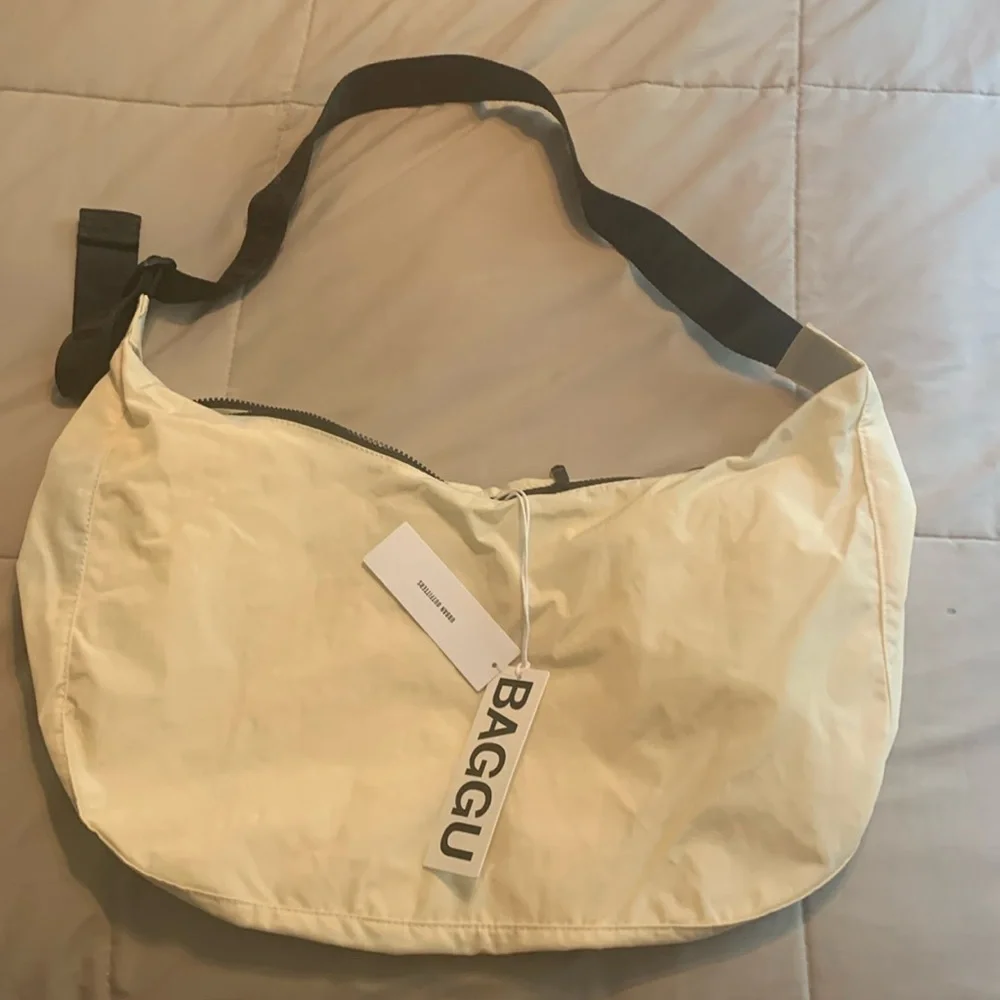Baggu Large Nylon Crescent Bag in Ivory - Picture 2 of 5